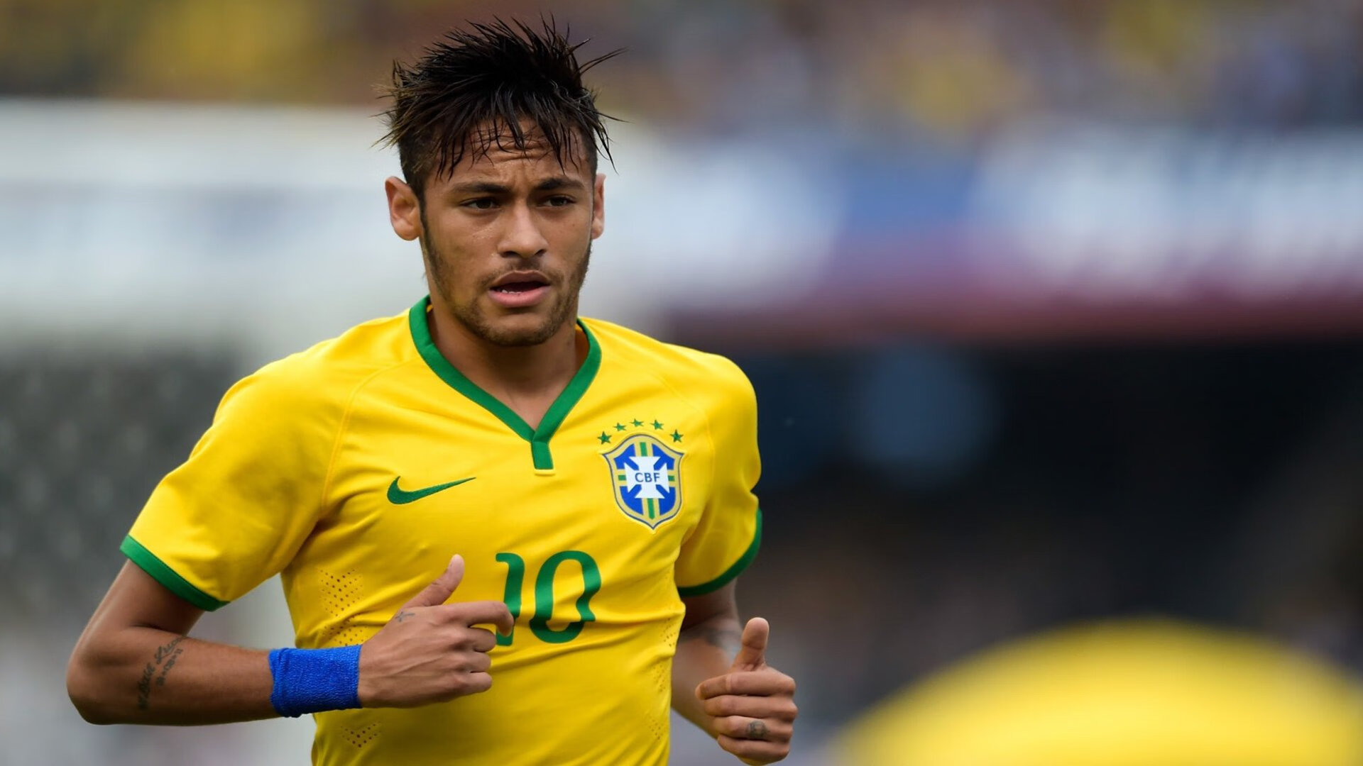 欧洲杯激情再临：攻防精彩不断，令人心潮澎湃！